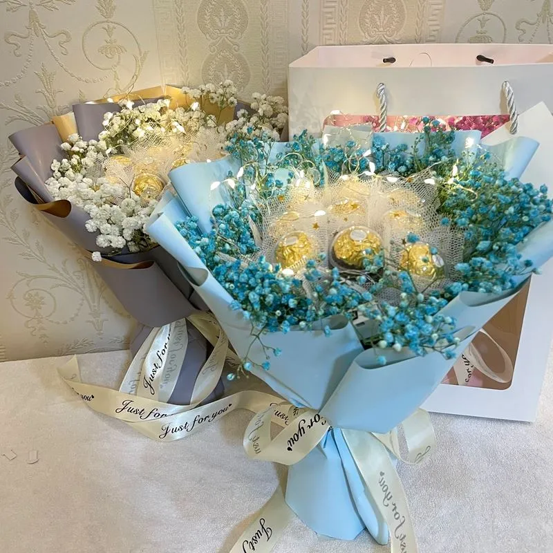 The wrapping paper of flowers is also very different